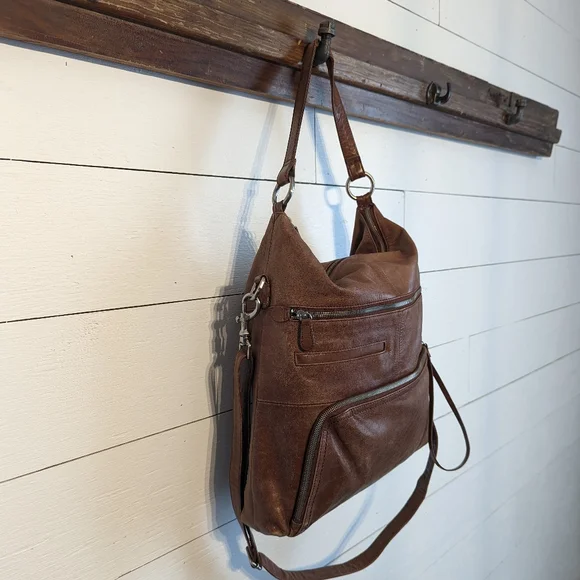 HOBO Quinn Crossbody - Picture 3 of 9